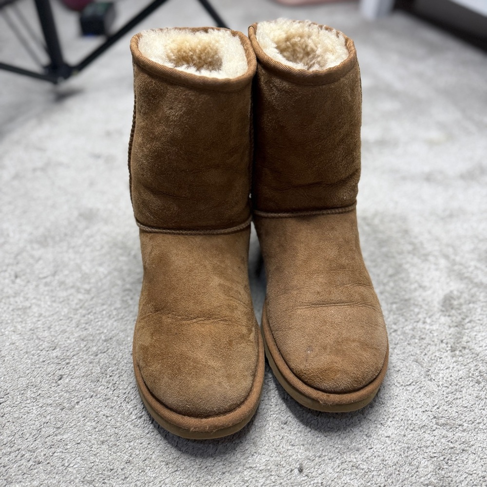 UGG Classic Short Boots in Cream and Brown - Picture 2 of 8